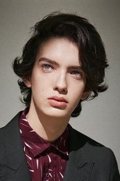 Kodi Smit-McPhee interpreta Jimmie Rodgers Snow