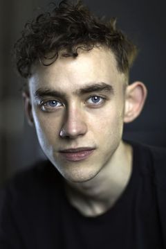Olly Alexander interpreta Prince August