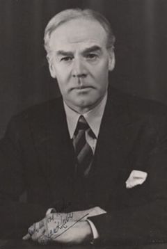 Frederick Leister interpreta Reform Club Member (uncredited)
