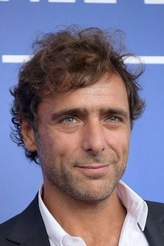 Adriano Giannini interpreta Rat (voice)