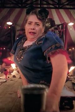 Rose Siggins interpreta Legless Suzi