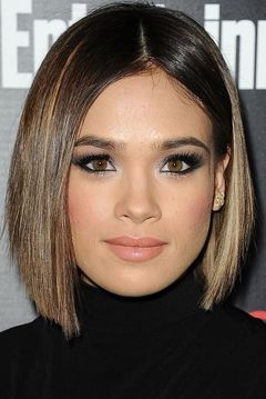 Nicole Gale Anderson interpreta Hope Plotkin