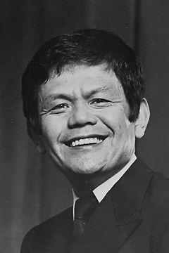 Makoto Satō interpreta Uchida