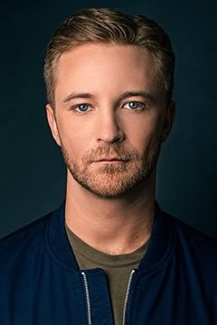 Michael Welch interpreta Detective James Dawson