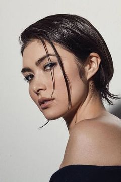 Daniella Pineda interpreta Zia Rodriguez