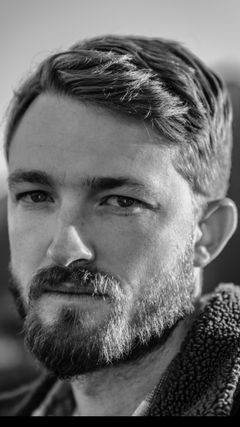 Trevor Gretzky interpreta Mike Vogel
