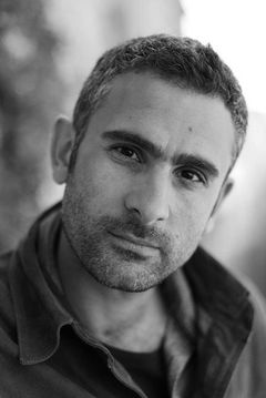 Hovnatan Avédikian interpreta Misha Aznavourian