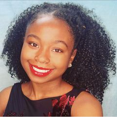 McKenzie Franklin interpreta Dauntless Kid (uncredited)