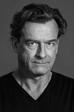 Thomas Sarbacher interpreta Michael