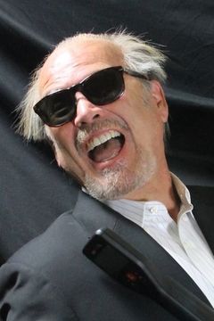 Norman Deesing interpreta Celebrity Lookalike (uncredited)