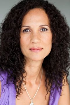 Janique Kearns interpreta Young Nurse