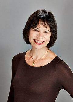 Mary Ann Rodgers interpreta Nurse