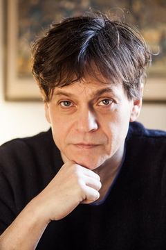 Roberto De Francesco interpreta Senatore