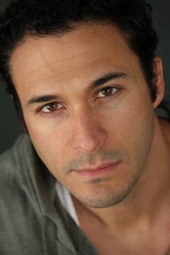 Rocky Abou-Sakher interpreta Reaver