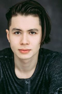 Mason Temple interpreta Hunter Chen