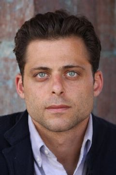 Joseph Russo interpreta Joe 'Joey' Pesci