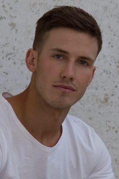 Ben Toyer interpreta Sam Cooper