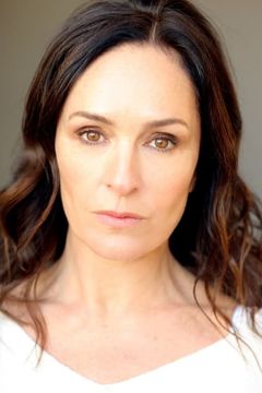 Juliet Aubrey interpreta Gloria Woodrow