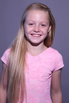 Robyn Dempsey interpreta Lil Eva