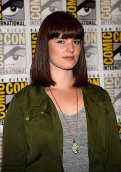 Amy Newbold interpreta Molly Atwood