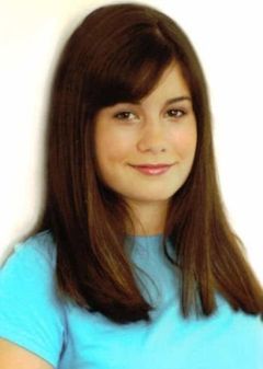 Leah Ostry interpreta Lily Raybern