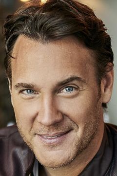 Sebastien Roberts interpreta Michael Willits