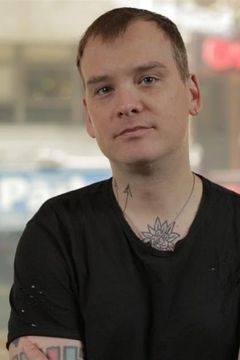 Matt Skiba interpreta Man Trying to Reach Coleman Reese (uncredited)