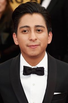 Tony Revolori interpreta Jason Carvey