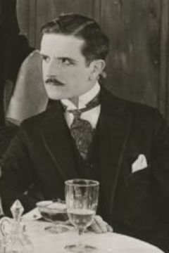 Stanhope Wheatcroft interpreta Nightclub Patron (uncredited)