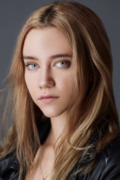 Nina Wisner interpreta Cheerleading Girl #3