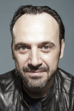 Paolo Pierobon interpreta zio Davide