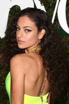 Inanna Sarkis interpreta Molly Samuels