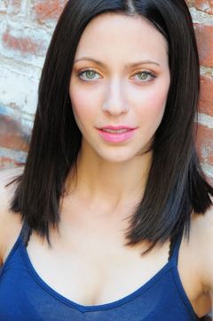 Kate Rogal interpreta Jade (uncredited)