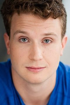 Owen Bishop interpreta Harry