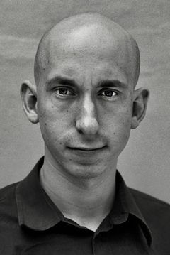 Jacob Reynolds interpreta Ira