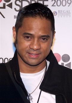 Tyrone Tann interpreta Student