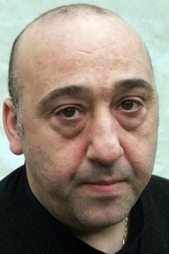 Simon Ferrante interpreta Santo