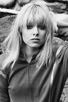 Ellen Foley interpreta Theresa