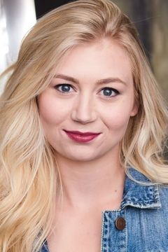 Grace McClanahan interpreta Alex