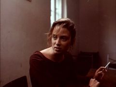 Denise Bixler interpreta Linda