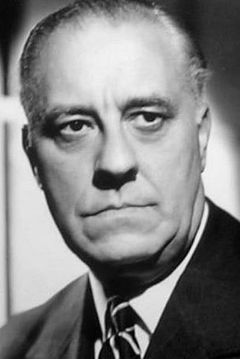 Robert Middlemass interpreta District Attorney (uncredited)