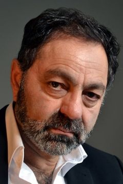 Nasser Memarzia interpreta Saint Joseph