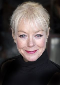 Helen Pearson interpreta Vivien Daniels