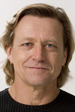 Michael Hurst interpreta Gage
