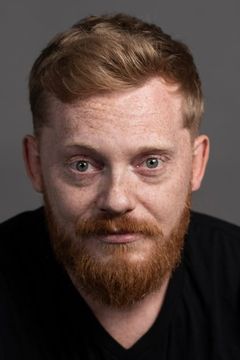 Mathew Waters interpreta Messenger Boy