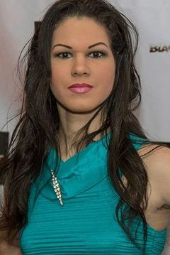 Sybelle Silverphoenix interpreta Club Goer