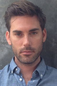 Drew Fuller interpreta Trevor LeBlanc