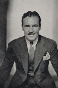 Walter McGrail interpreta Capt. Sickel (uncredited)