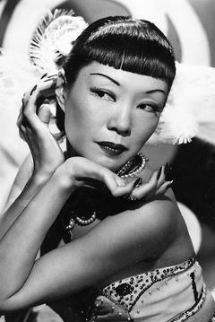 Jadin Wong interpreta Granny (uncredited)