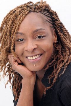 Kymbali Craig interpreta Motel Clerk